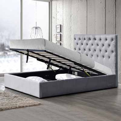 Upholstered বিছানা ফ্রেম এটা সম্পর্কে বিশেষ জিনিস আছে যে আপনি জিনিস সংরক্ষণ করতে পারেন